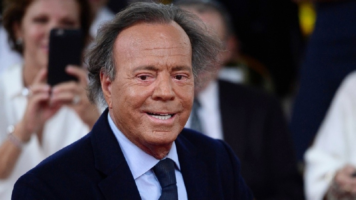 Julio Iglesias reacciona con furia tras el archivo de su denuncia en la Fiscalía Española 2026