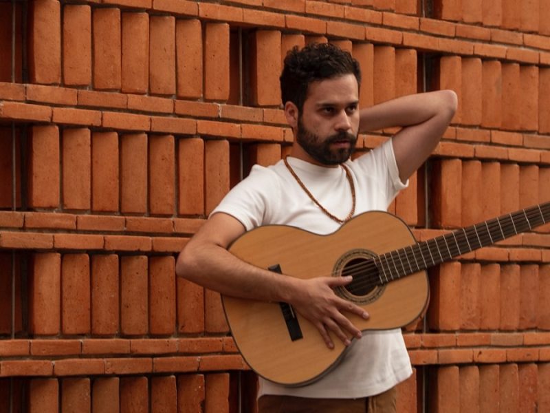 Rodrigo Calzada presenta ‘Barro y Origen’: Un viaje sonoro por el folk mexicano