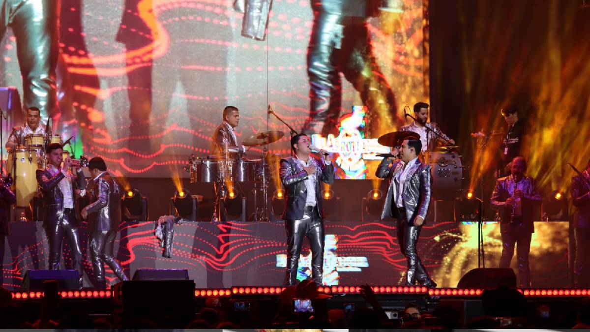 La Arrolladora Banda El Limón de René Camacho