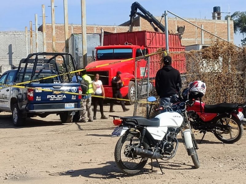 Muere joven en accidente en León tras caerle estructura metálica