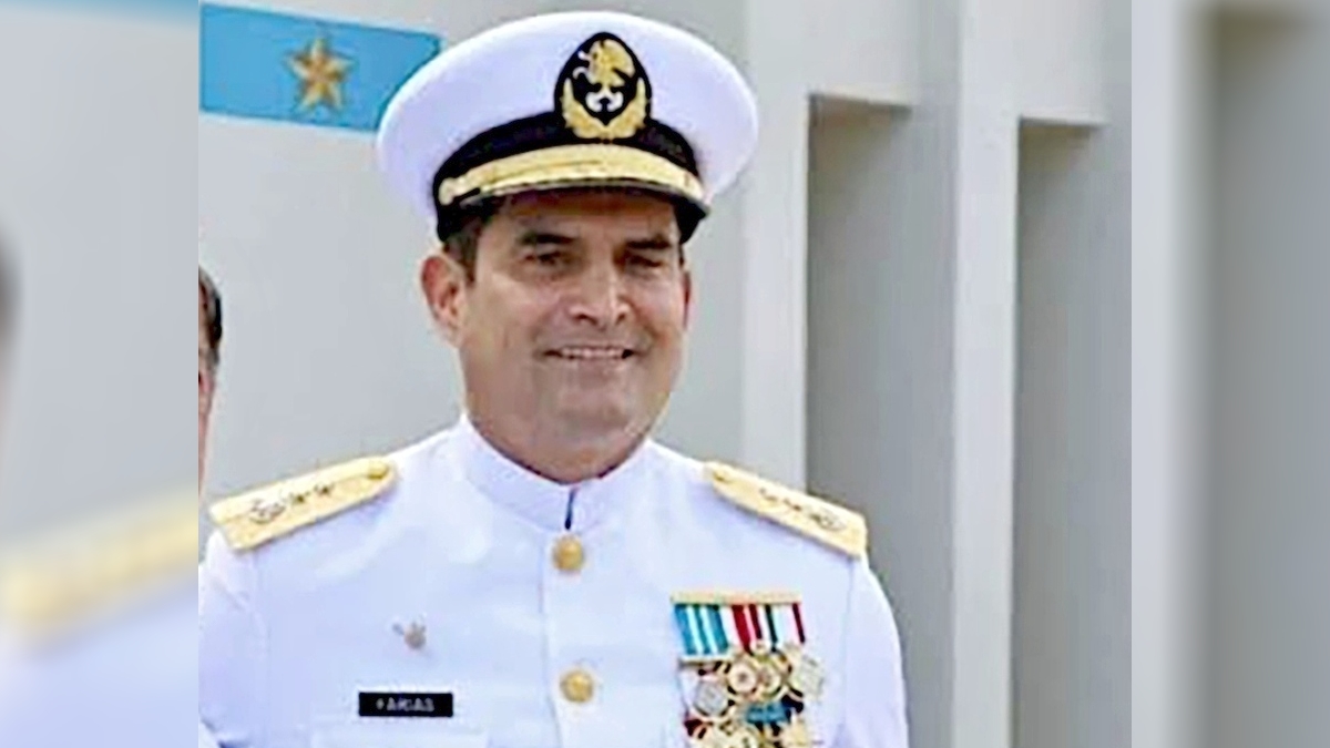 El vicealmirante Manuel Roberto Farías Laguna