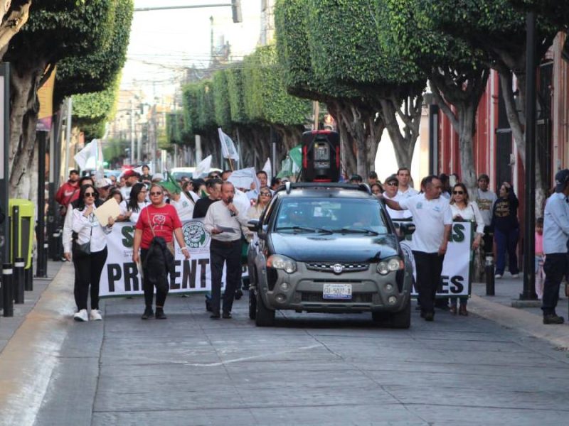 Sindicatos de León marchan por jornada laboral de 40 horas y respeto a contratos colectivos