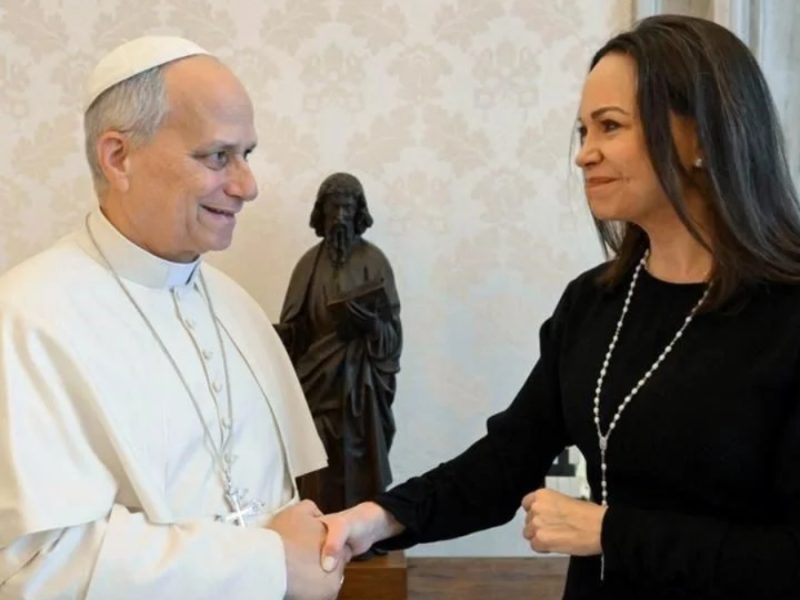 Papa León XIV recibe a María Corina Machado; busca interceder por la situación en Venezuela