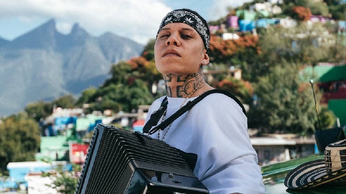 Mensaje de Santa Fe Klan sobre crisis emocional y soltería en Instagram