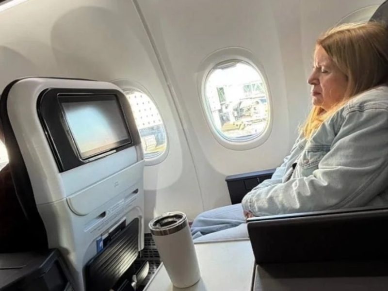 ¿Un vuelo austero? Captan a Ministra de la 4T, Loretta Ortiz, en primera clase rumbo a Costa Rica