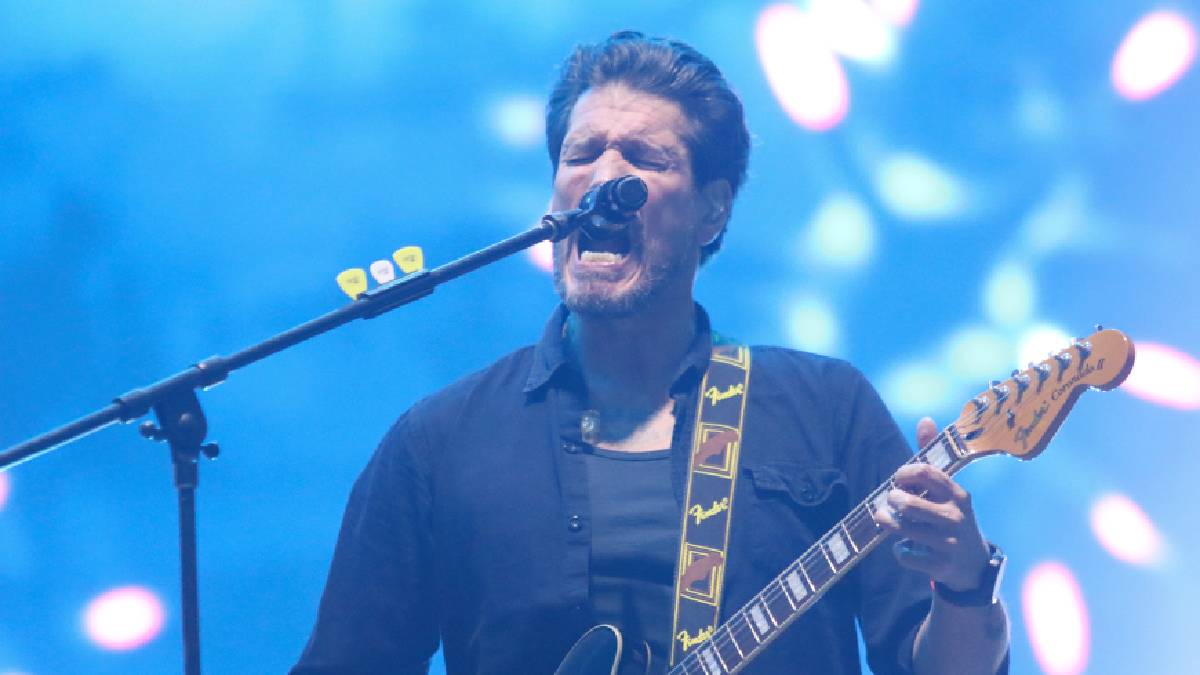 Paco Familiar de DLD cantando en el Foro de la Gente Feria de León 2026