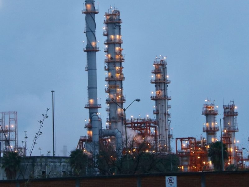 Tardará Pemex en pagar a proveedores 8 años a pesar de que Claudia dijo que sería ‘en meses’