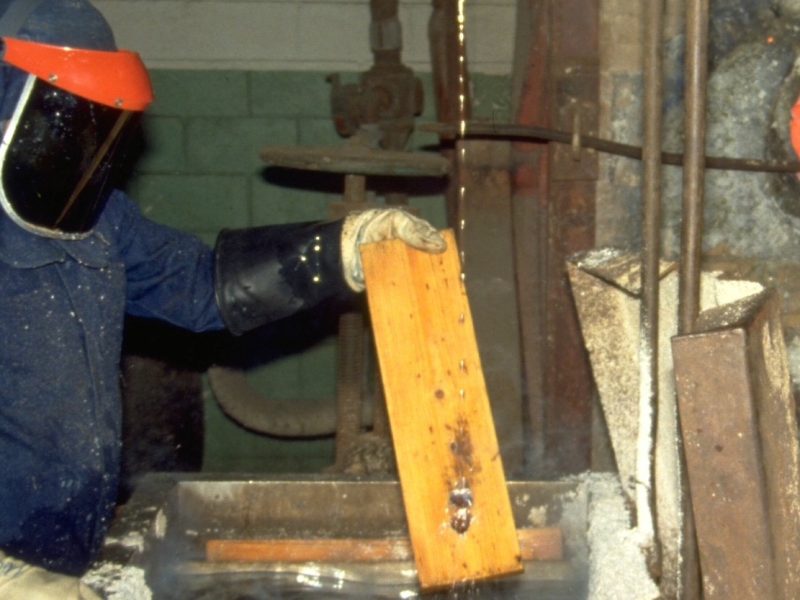 Precio de la plata hoy 100 dólares: un hito histórico en los mercados