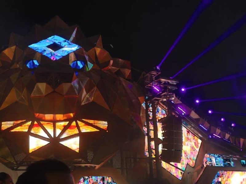 El Solareón despierta: Así fue el primer encendido del coloso en la Feria de León 2026