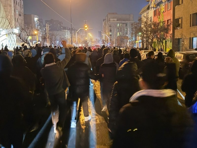 Suspende Irán 800 ejecuciones tras presión internacional, según Casa Blanca