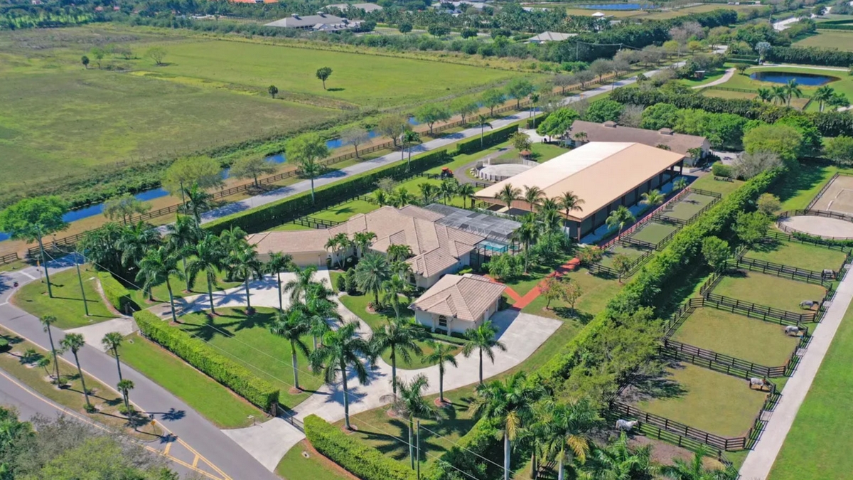 Rancho cedido a prestanombres de extesorero de Michoacán