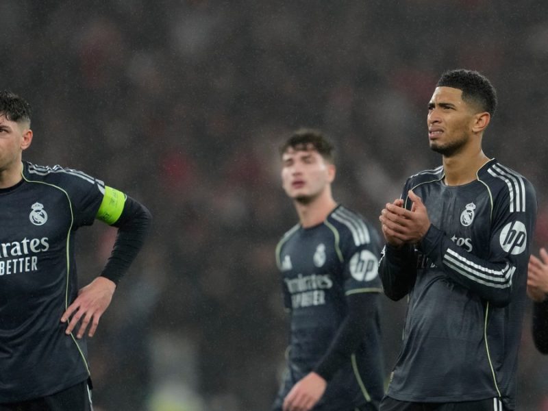 Real Madrid pierde ante Benfica y jugará el repechaje de la Champions; PSG también a repesca