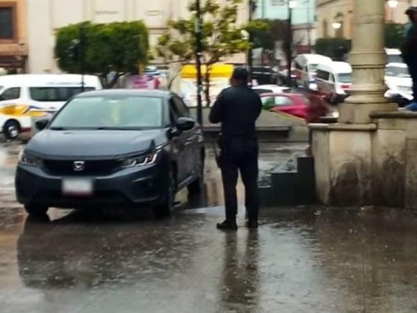 ¿Poco o mucho? Así la multa por subir auto a plaza Independencia