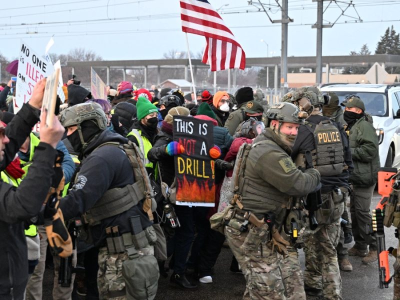 Tras asesinato de Renee Good Congreso debate consecuencias para el ICE; alistan protestas en todo EU