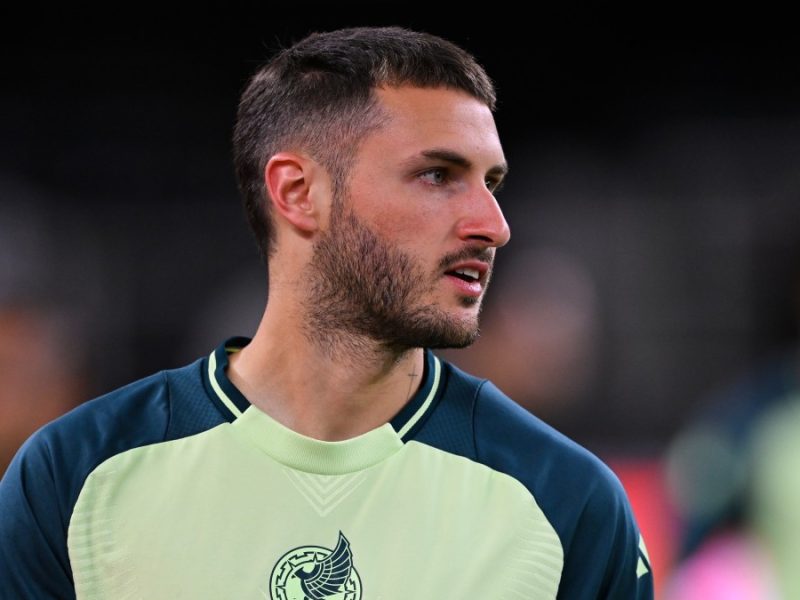 Andrés Vaca revela que le dijeron que Santi Giménez “va porque va” al Mundial