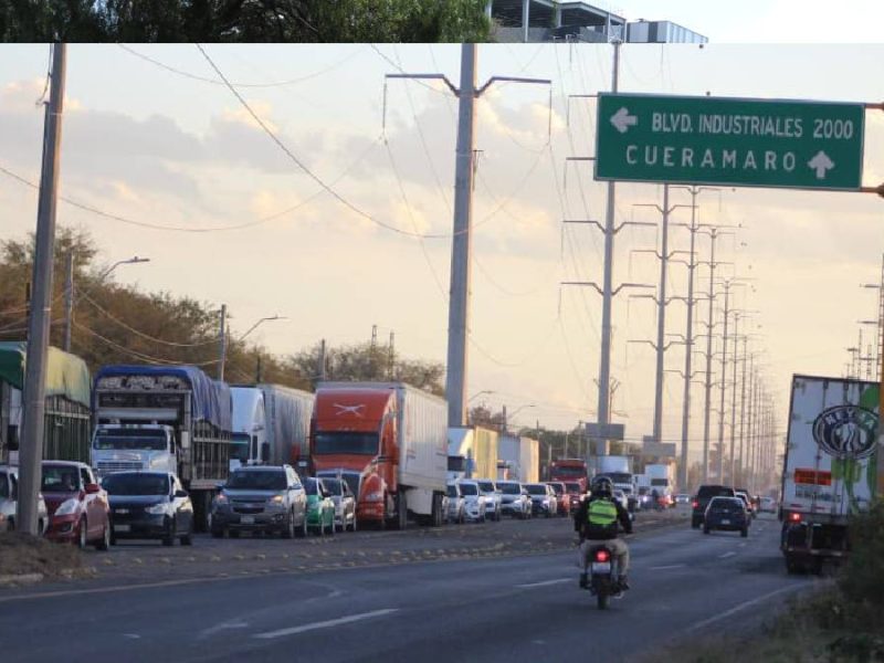 Caos vial y desabasto por socavón en Hermanos Aldama: afectación durará hasta el fin de semana