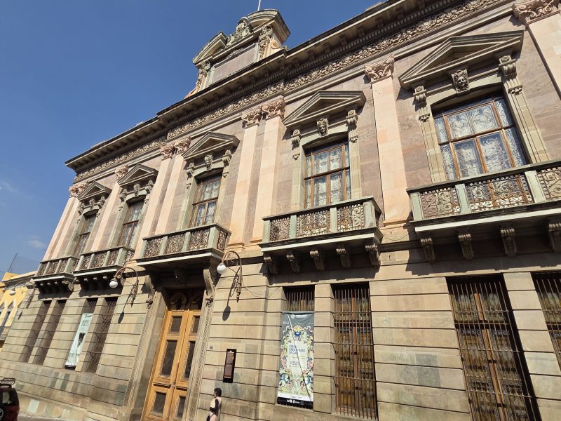 Suben precios de museos