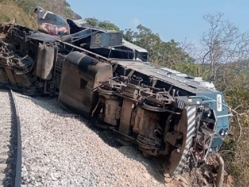 Operadores del Ferrocarril del Istmo de Tehuantepec carecían de licencia vigente al descarrilar