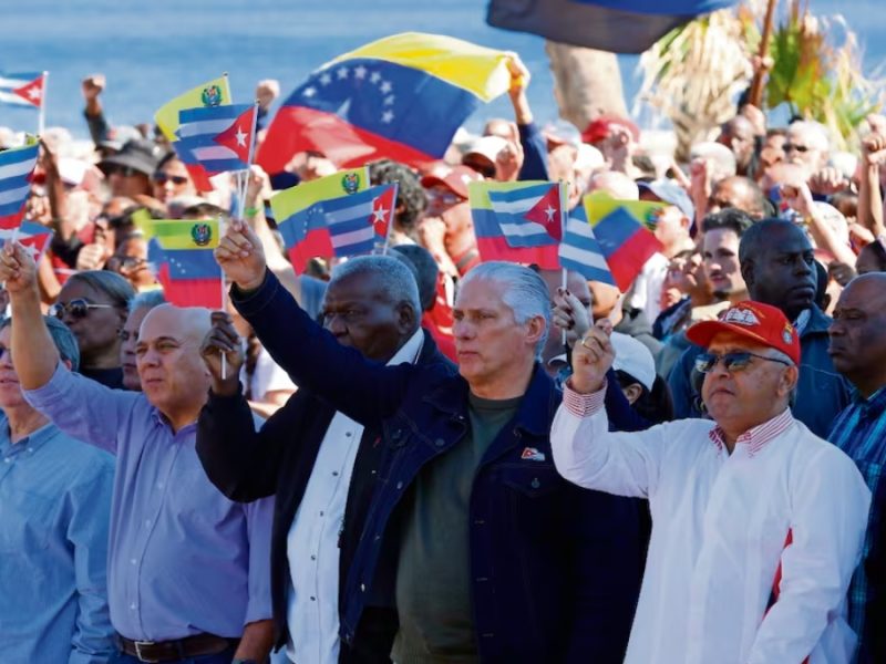 Trump amenaza a La Isla: “¡No habrá más petróleo ni dinero para Cuba, cero!”