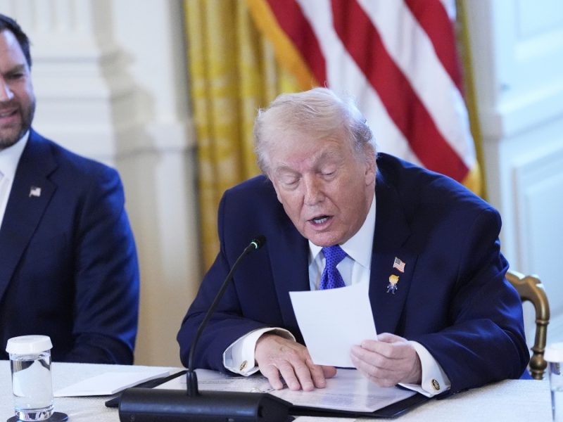 Trump firma decreto para proteger ganancias de todos los activos venezolanos, en especial del petróleo