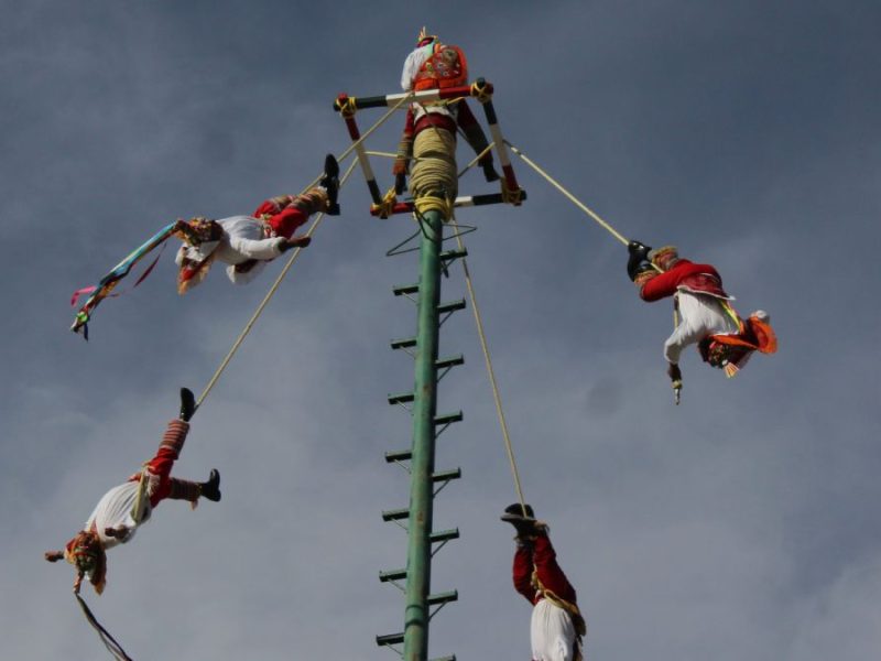 Los tradicionales Voladores de Papantla regresan a la Feria de León tras más de medio siglo de danza