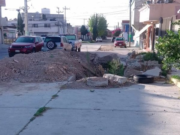 Vecinos de Piracantos exigen a CASSIM concluir obra inconclusa