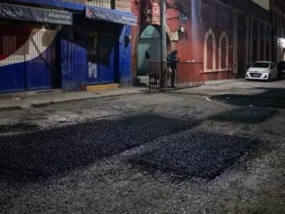 Bacheo nocturno en céntrica calle Venustiano Carranza