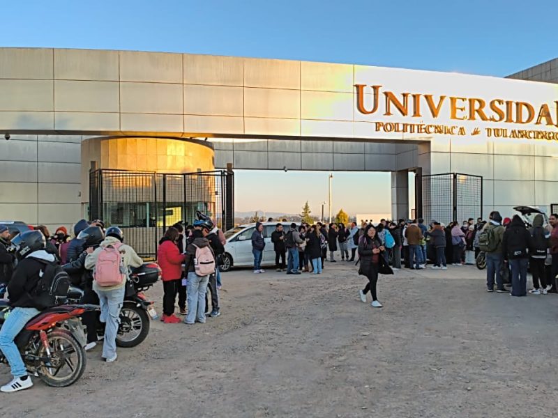 Trabajadores de la UPT protestan por posible afectación a prima quinquenal