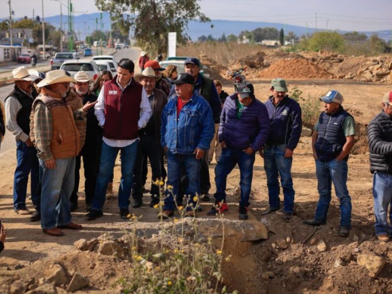 Usuarios del riego del Valle de Tulancingo exponen demandas a senador Ochoa
