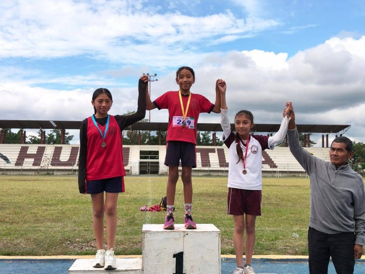 Destaca talento infantil en competencia de atletismo del Sector 14 en Huejutla