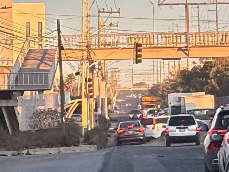 Impaciencia al volante: invaden contra flujo en Santa Catarina