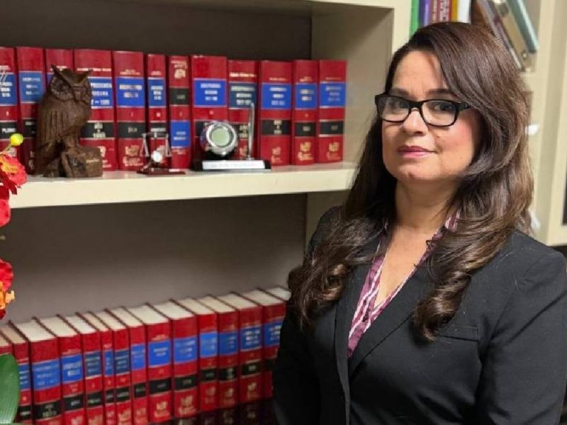 Ejerce como Jueza exabogada de ‘Mayito’