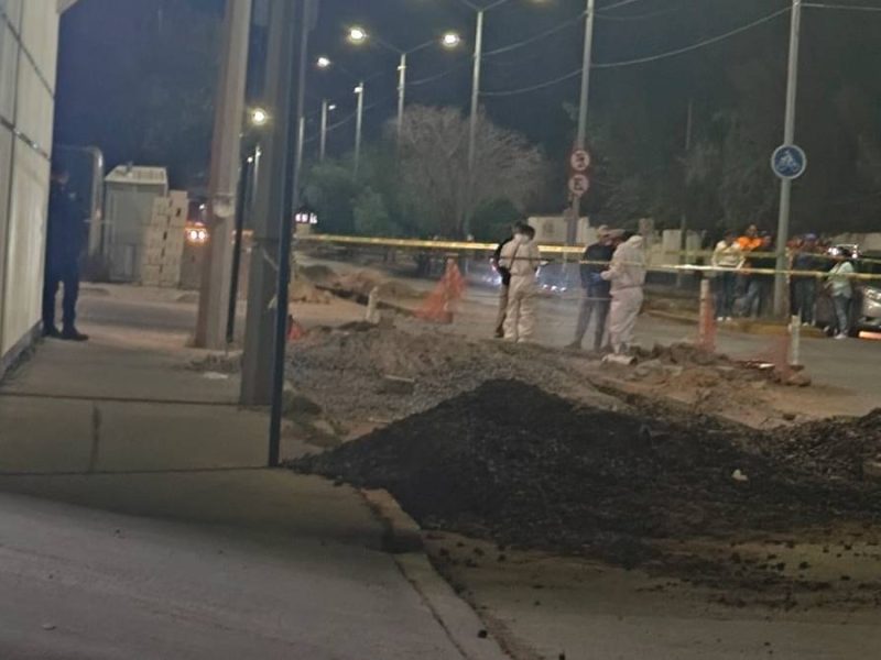 Motociclista muere en fatal accidente en Celaya al caer en zanja de obra pública