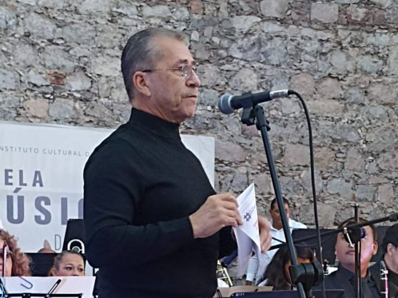 De la amenaza al arte: El músico venezolano que halló refugio en León