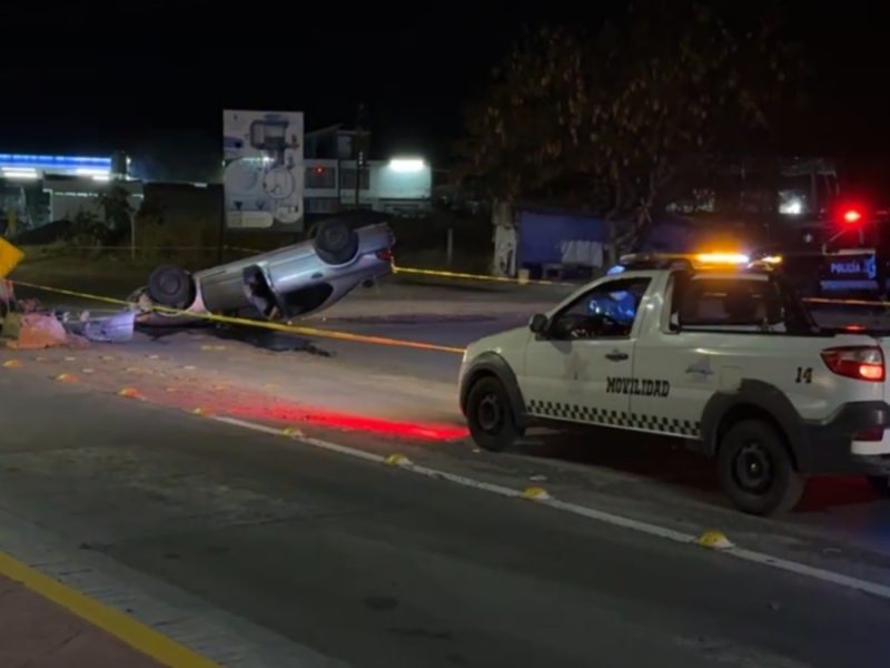 Alcohol habría provocado tragedia en carretera de Yuriria; muere conductor y copiloto queda grave