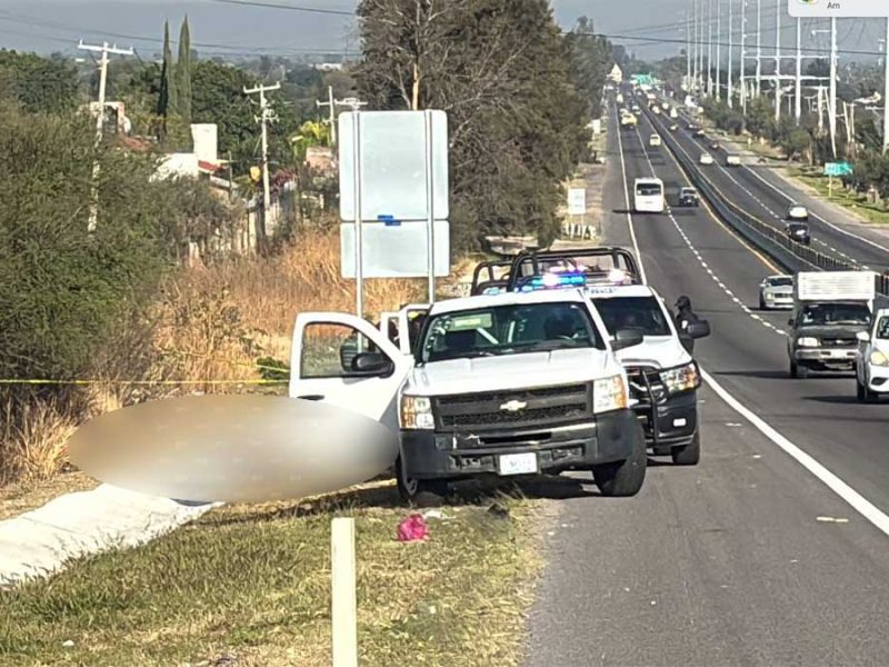 ¿Quién es? Encuentran a hombre asesinado en los límites con Querétaro; vestía playera guinda