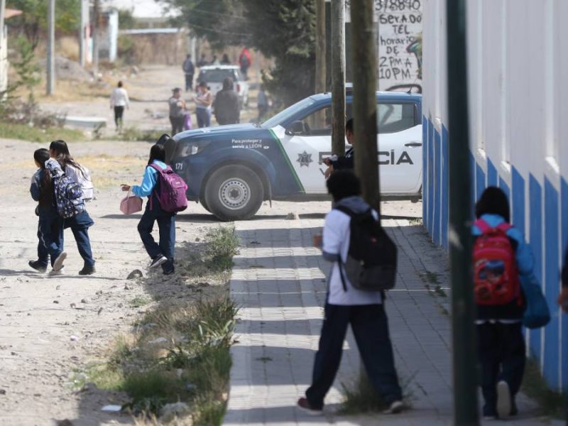 Silbatos y guardias: Padres de Rizos de La Joya vigilarán las escuelas tras ataque a estudiante