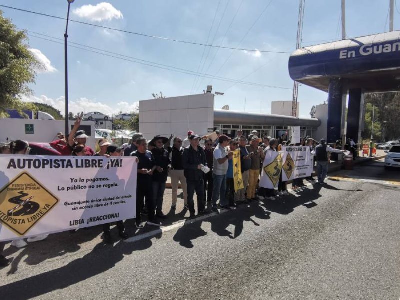 “Carretera libre”: Protestan contra peaje en la autopista Guanajuato-Silao