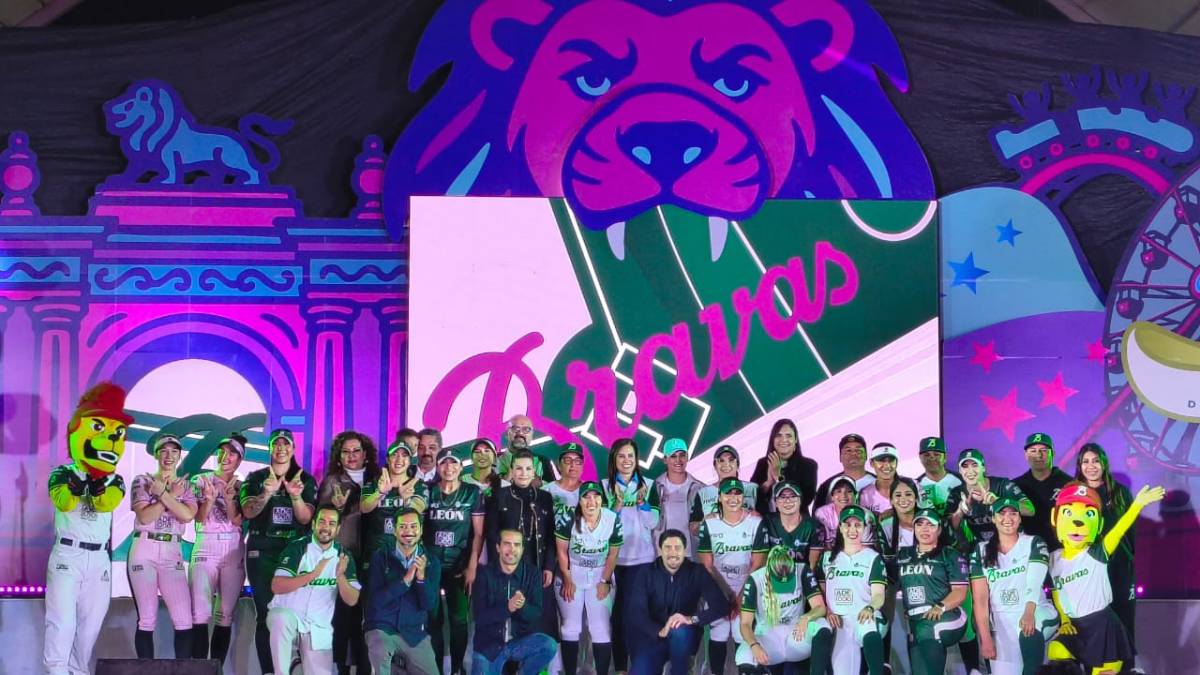 Bravas de León revelan espectaculares uniformes para la temporada 2026 en la Feria Estatal - Foto: Ituriel Pérez