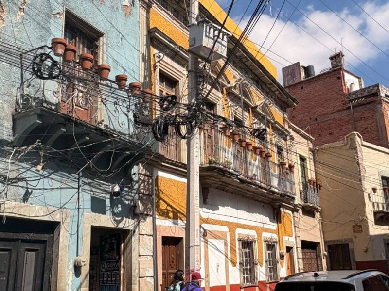 Inicia retiro de cableado en desuso para rescatar la imagen urbana de Guanajuato capital