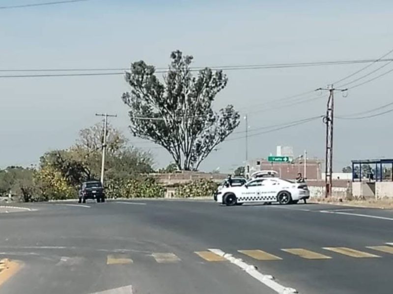 Frustran robo de camión de carga en Celaya tras persecución y balacera