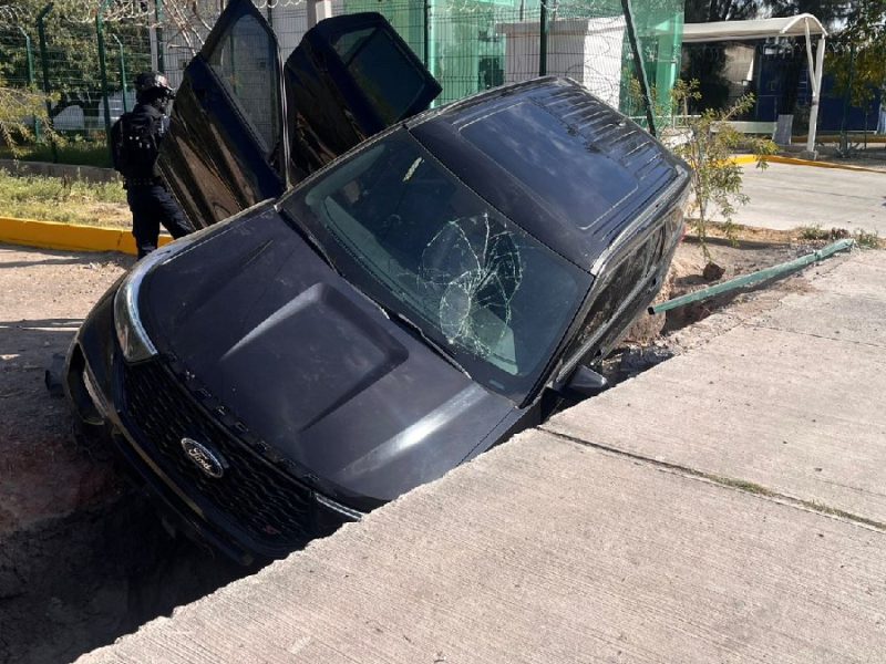 Recuperan camioneta robada tras persecución desde Salamanca y volcada en Villagrán