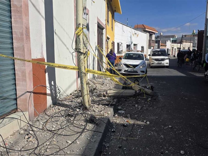 Camión de Atucsa se estrella contra viviendas en el Centro de Celaya; hay siete heridos