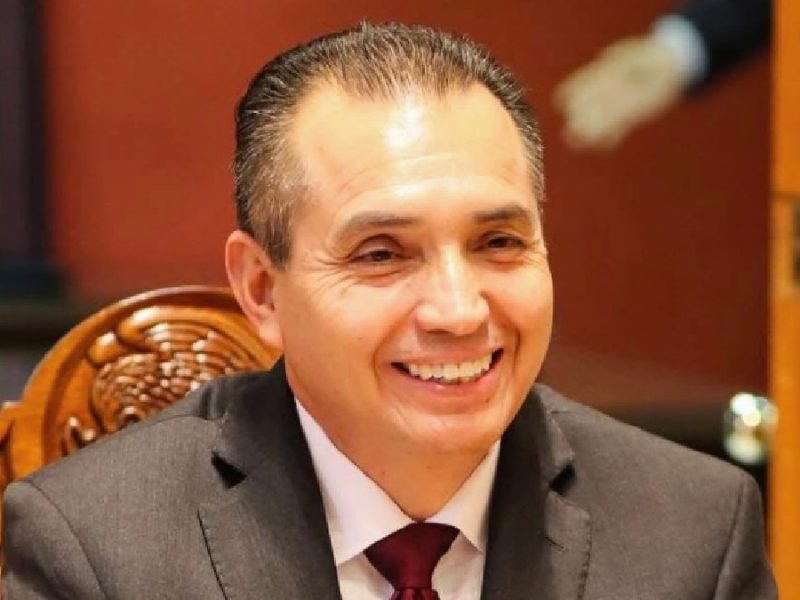 Alcalde de Comonfort cancela su viaje a España ante reclamos por gasto público