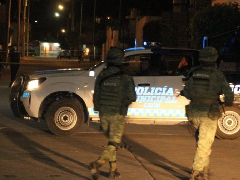 Joven mujer hiere a su hijo menor de edad e intenta quitarse la vida