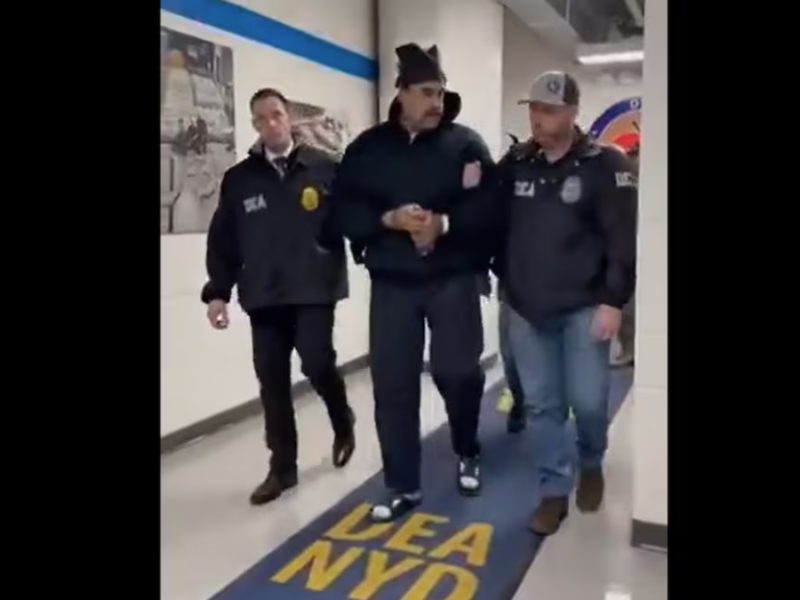 Casa Blanca difunde video de Nicolás Maduro en centro de detención en NY