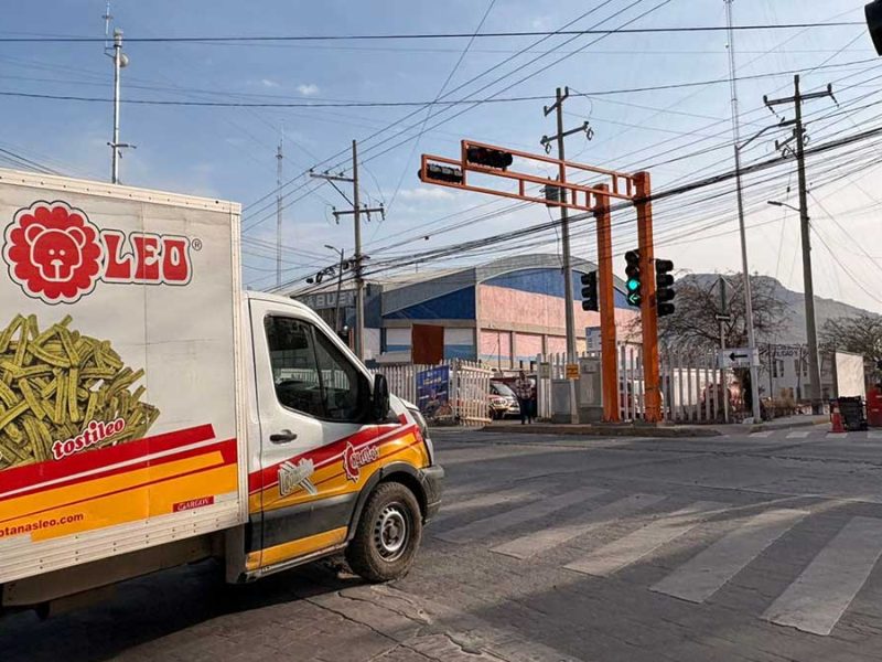 ¿Solución o problema? Los nuevos semáforos de la zona sur desatan caos tras el regreso a clases