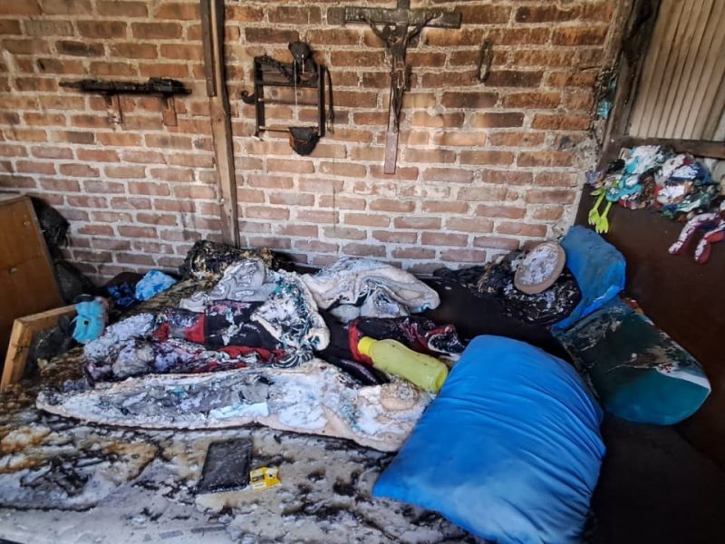 Consume fuego habitación en la Morelos; familia pide ropa y una cama