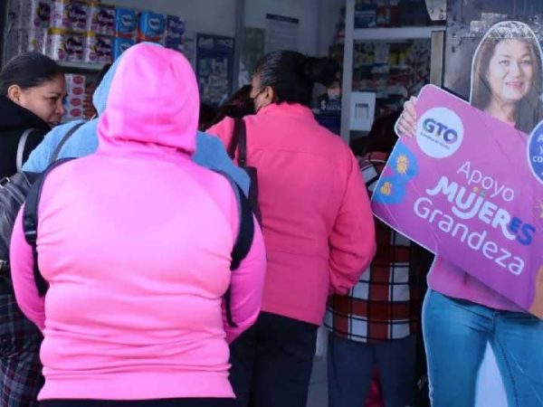 Tarjeta Rosa cambiará de proveedor y Morena advierte riesgos para las beneficiarias