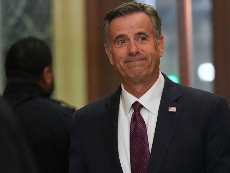 Trump envía al director de la CIA a Venezuela mientras relega a María Corina Machado